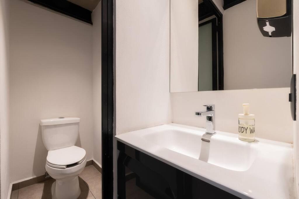 P101 Zocalo Cathedral 2bdrm 2bath Ac Rooftop Apartment Mexico City